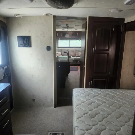 Camper sleeps 4 Located at Lake Cumberland State Park Entrance. Boat Ramp 3min