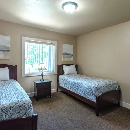 2-bedroom condo in Logan with WiFi, AC