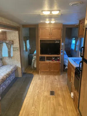 Cozy RV, New River and hiking trails nearby. Peaceful and quiet deer visits freq - 2-Star