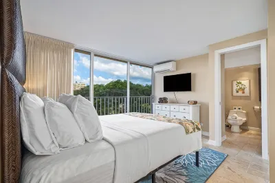 8th Floor Gold Coast 1 Bedroom with Great Views, Kitchen & Den Hotels in Diamond Head