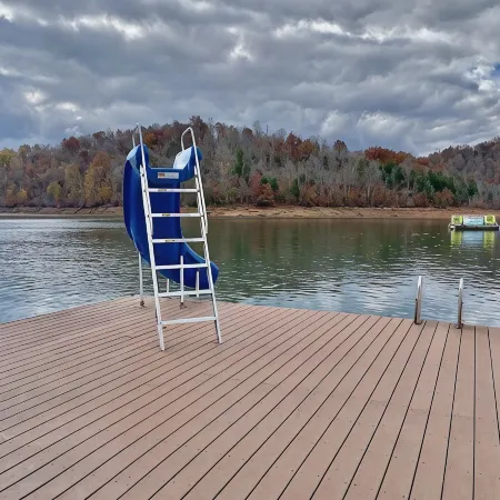 Anchors Away Floating Home @ Whitman Hollow Marina / Froggies Patio Bar