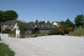 1 bedroom barn conversion on smallholding with alpacas, goats and pigs