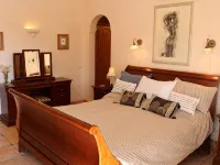 Spectacular Villa. Late Availability Special Prices. Inc Pool & Hot Tub Heating. Hotels in Budens
