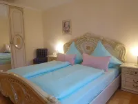 Large apartment-own entrance-small courtyard garden - 4-Star