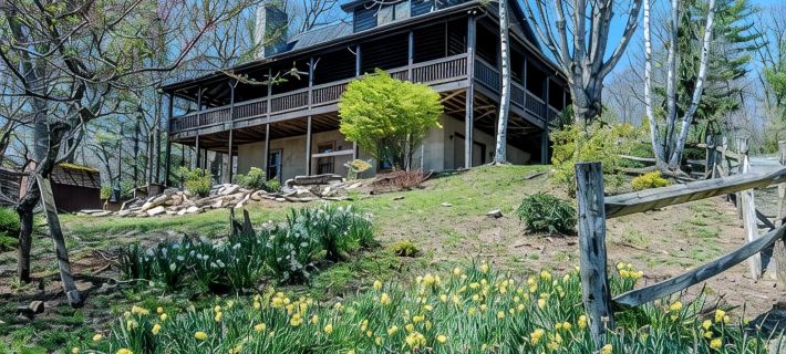 Appalachian Mountain Evergreen Retreat Hotels in Ashe County