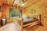 Private Cabin with Hot Tub, Massage Chair, Pool, TT & Arcade Games - Chalets