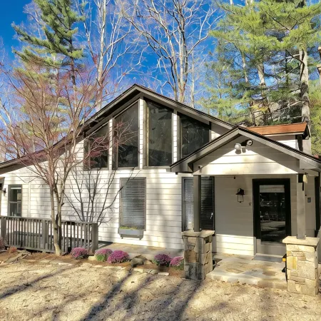 Splendor Cove Retreat…Lakefront w/ dock, Huge Yard, Lake Toys, Stream w/ wfall