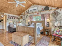 Unique Studio Cabin for Couples w/Mountain Views from Hot Tub! Hotels in Union County