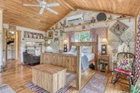 Unique Studio Cabin for Couples w/Mountain Views from Hot Tub!