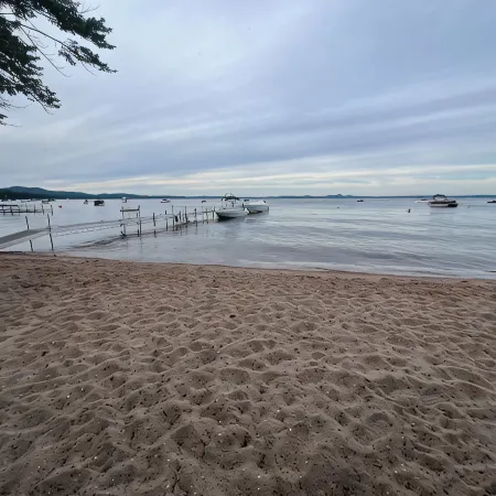 Sebago, newer construction, lake access, AC, 3bd2.5bth, Long Beach neighborhood