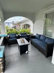 Roomy 5BR 1/4 mile from Main St - Wifi