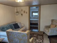 Charming 2-bedroom cottage in the great little town of Dillon with WiFi Hotels in Dillon
