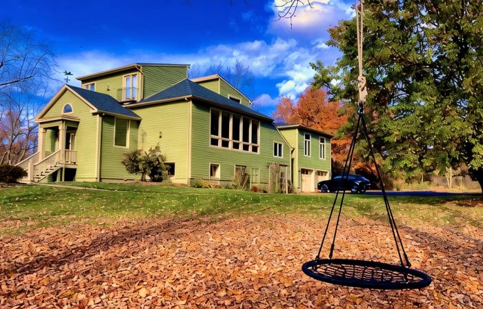Luxury School House Retreat With Pool & Sauna - 1HR from NYC