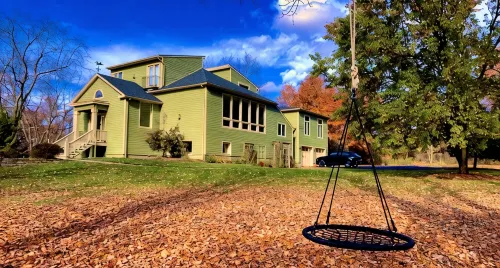 Luxury School House Retreat With Pool & Sauna - 1HR from NYC - 빌라