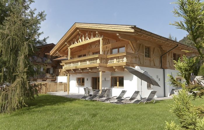 Spacious vacation home with large garden
