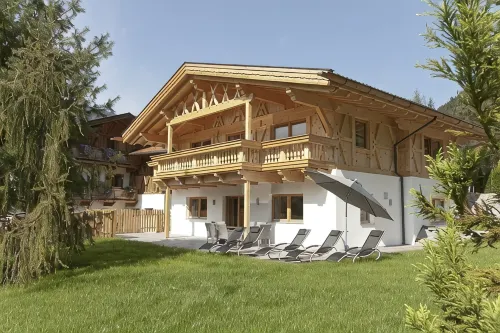 Spacious vacation home with large garden