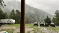 SMUGGLERS RUN: Cozy Cabin, quick & easy access to Hatfield-McCoy trail heads.