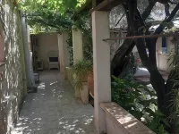 Beautiful apartment with private garden فنادق في غراسي