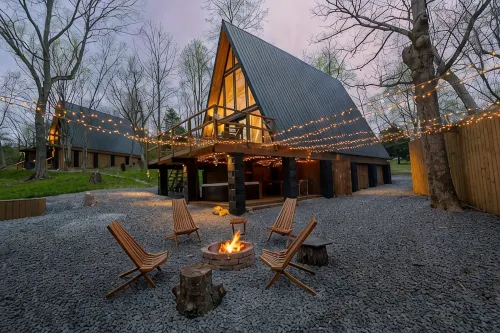 Freya's Cabin peaceful Aframe with hot tub & sauna 15 min to the national park!