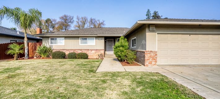Charming 3-bedroom + Den house with AC and WiFi in awesome North Fresno. Ξενοδοχεία στην πόλη Fresno