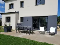 New house with small sea view close to the beach Hotel di Carantec