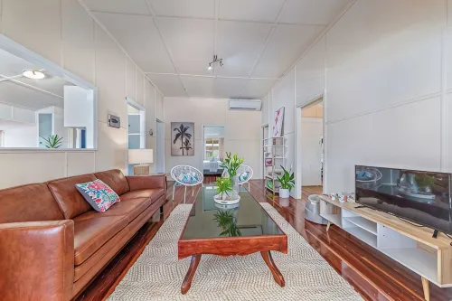 Seaside Sea Shanty - Pet Friendly - 4-Star