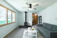 Relaxing Neighborhood Close To Trails, Parks, Lakes, Shops, Restaurants & More!