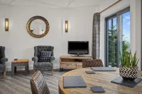 No1 Highpoint -Luxury 2 bed Sea view Apartment with onsite indoor swimming pool - Pools
