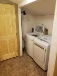Walk to everything! 2 Bedroom 1 Bath Home in town. - Wifi