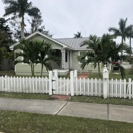 Remodeled historic downtown Punta Gorda, FL charming cottage