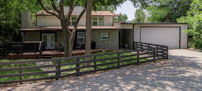Superb Lake Texoma Home, 4 beds, 2.5 Baths, Hot Tub,1.5 miles to Highport Marina Hotels in Grayson County