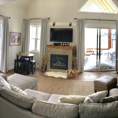 Stunning Ski-in Ski-out Saddle Ridge End Unit in Big Sky/Moonlight
