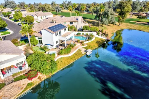 Modern 3bd3bth w/ misters, pool/spa, pool table, kayaks/pedal boat/bikes/fishing