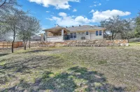 Lake Access - Private Pool - 2 Acres Retreat