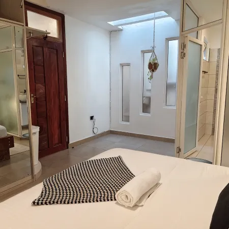 Beachfront Penthouse (Kaya II)• Reliable Solar & Full AC