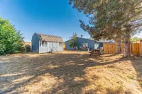 Spacious downtown pad - billiards/ping pong/sauna - 3-Star