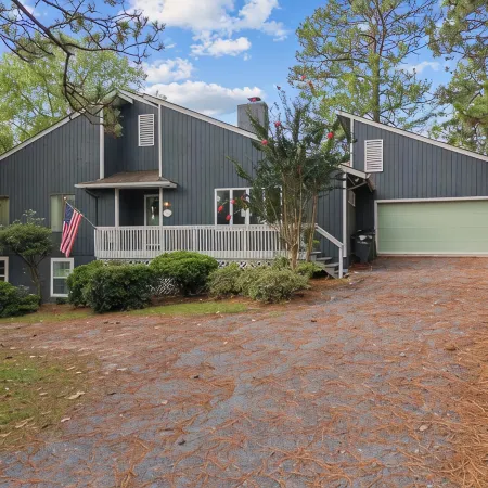 Calhoun Clubhouse 3BR/2BA Home • Sleeps 8 • Fire pit 🔥 • Near #6 & Longleaf ⛳