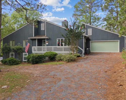 Calhoun Clubhouse 3BR/2BA Home • Sleeps 8 • Fire pit 🔥 • Near #6 & Longleaf ⛳ Hotels in Pinehurst
