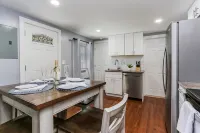 2 BEDROOM APARTMENT IN BRISTOL NEAR PLAINVILLE