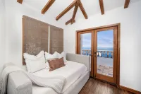 H168 10/10 Stars - Immaculate Remodeled Corner Condo w/Fireplace, New Golf Cart - balcony