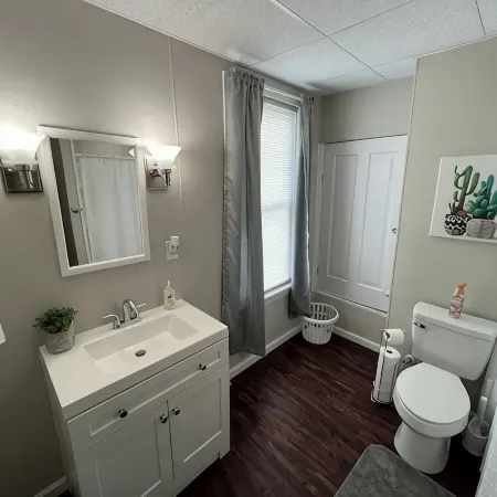 Cozy Upstairs Apartment