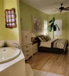 Beautiful 4 Br-2.5 Bath w/Office, on Golf Course Pool & Hot Tub Dog Friendly!