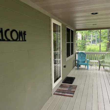 Cozy, modern home 1 mile to Wisp & Deep Creek Lake