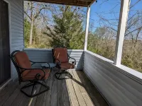 Super cute & comfy 2 1/2story lake house by Bull Shoals lake 1hr east of Branson Hotels in Ozark County