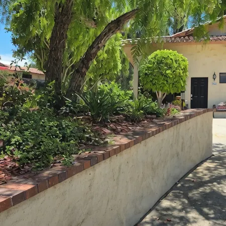 Detached guest house on private gated Spanish Estate with a pool, Temecula close Отели в г. Фоллбрук