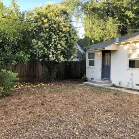 2 Bed Near Doctors Hospital: Beautiful, Sunny, New