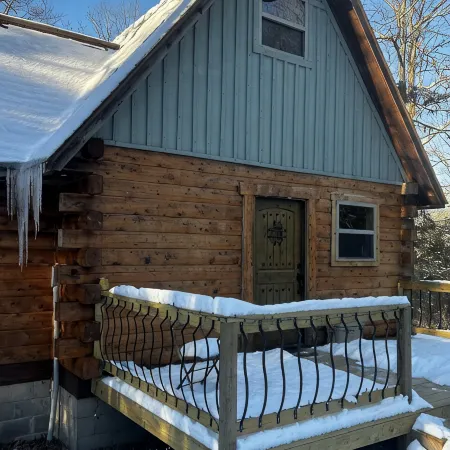 Beautiful country cabin on a natural spring creek! Отели в г. Изард