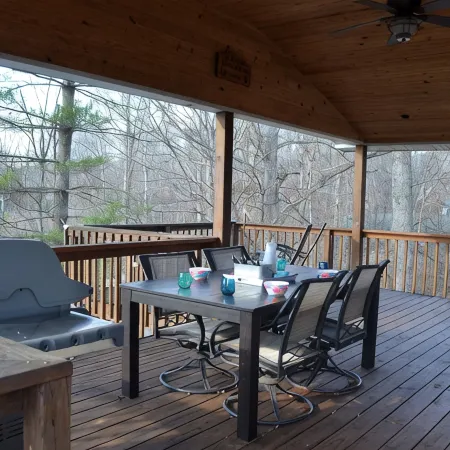 Lake Lover's Paradise! 3 Bed/2 Bath, Walk to Lake on Lake Cumberland!
