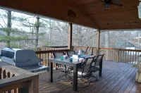 Lake Lover's Paradise! 3 Bed/2 Bath, Walk to Lake on Lake Cumberland!