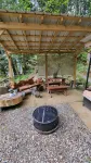 Paradise on the Mighty Fraser River surrounded by woodland gardens. - Hytter